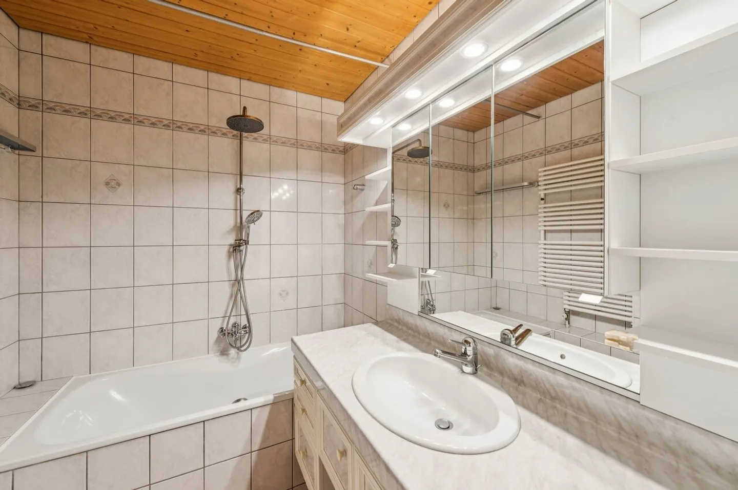 Intergenerational House with 3 Apartments - Photo 11 of 13