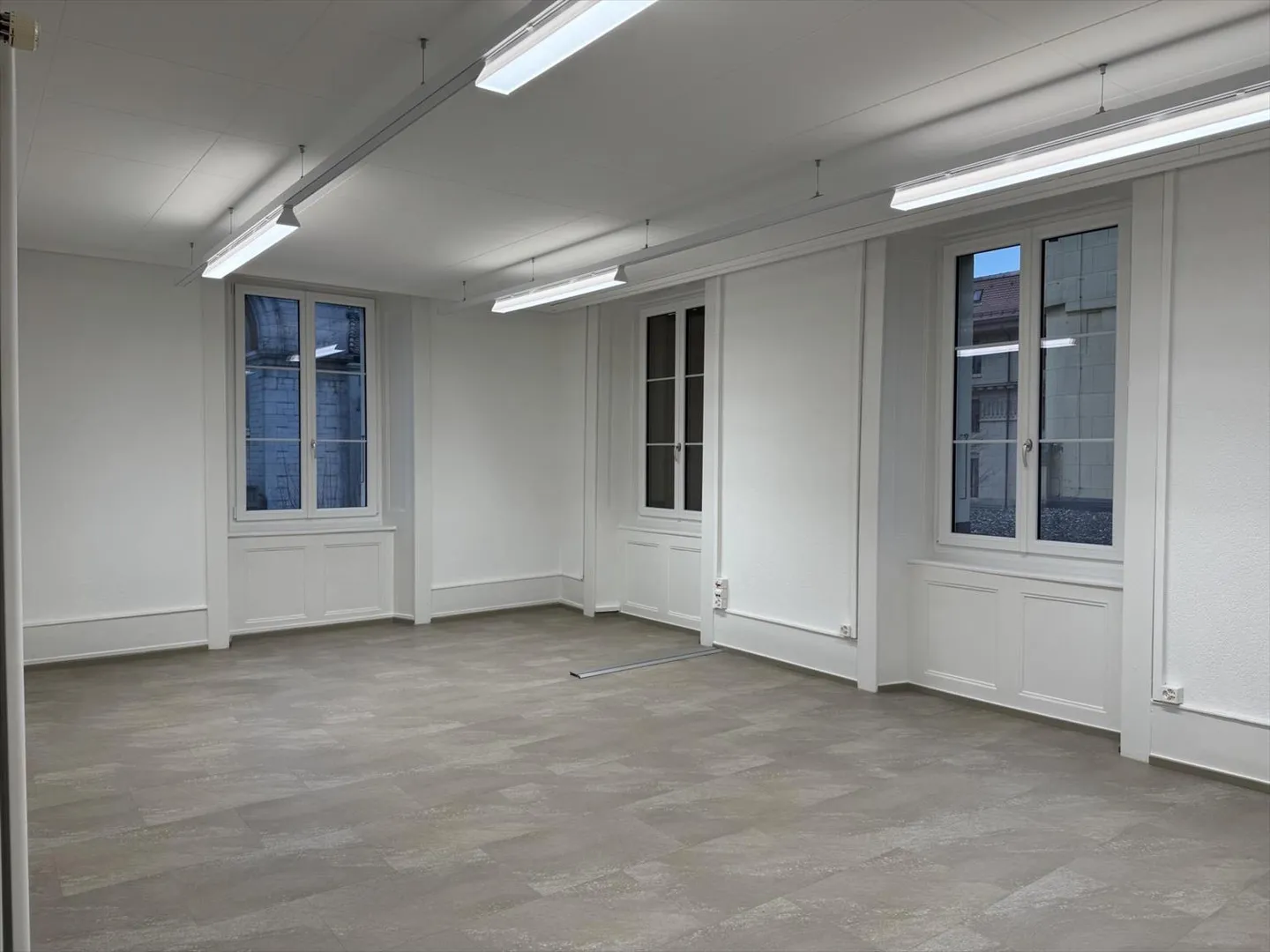 Office 4 rooms - Photo 7 of 8