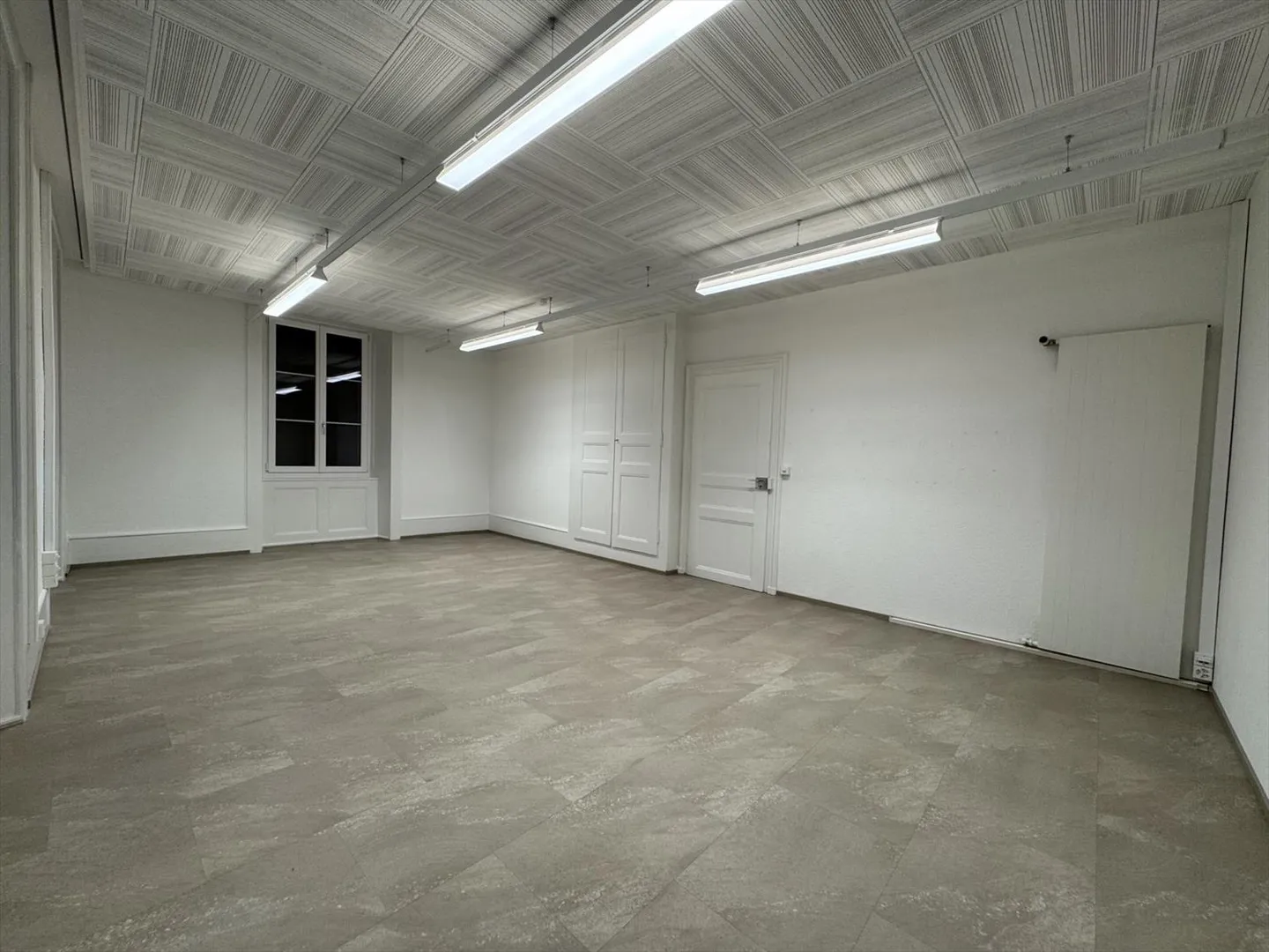 Office 4 rooms - Photo 6 of 8