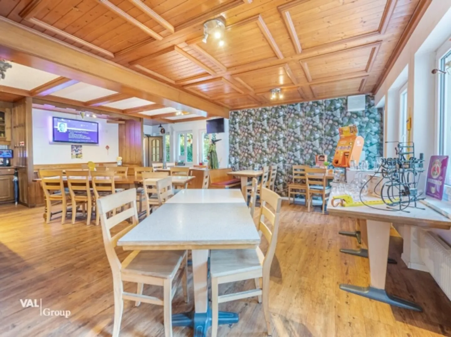 Your Chance as a Restaurateur in a Traditional Restaurant with Great Potential - Photo 5 of 16