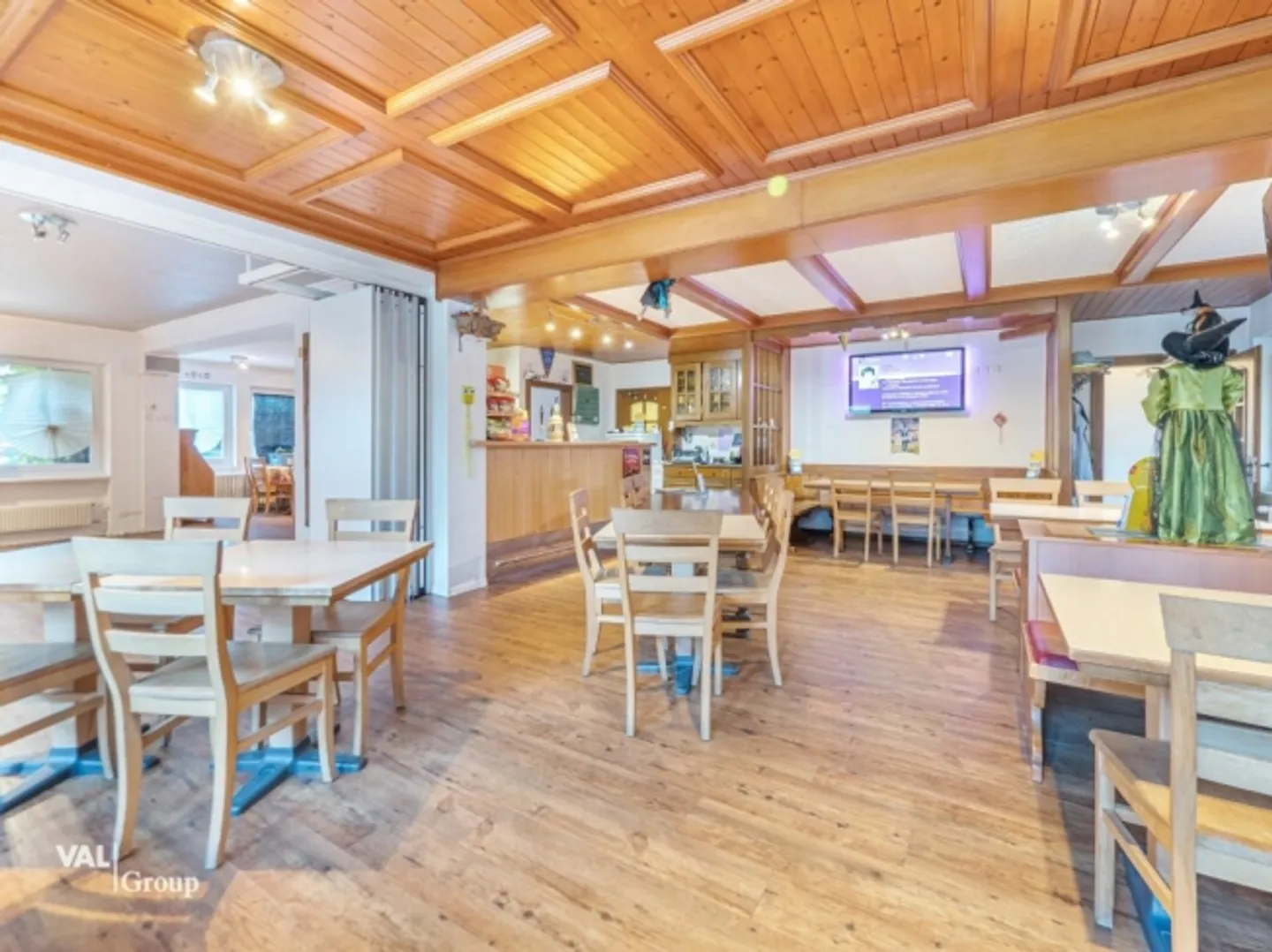 Your Chance as a Restaurateur in a Traditional Restaurant with Great Potential - Photo 7 of 16