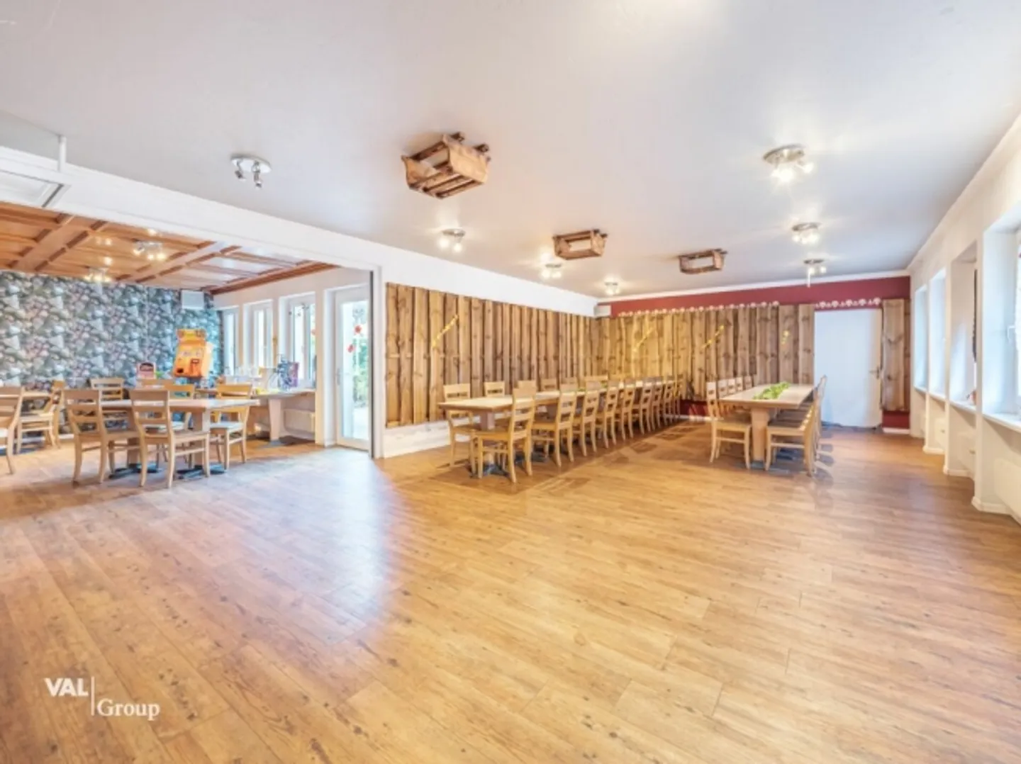 Your Chance as a Restaurateur in a Traditional Restaurant with Great Potential - Photo 9 of 16