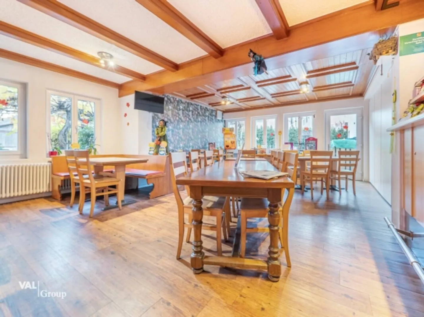 Your Chance as a Restaurateur in a Traditional Restaurant with Great Potential - Photo 3 of 16