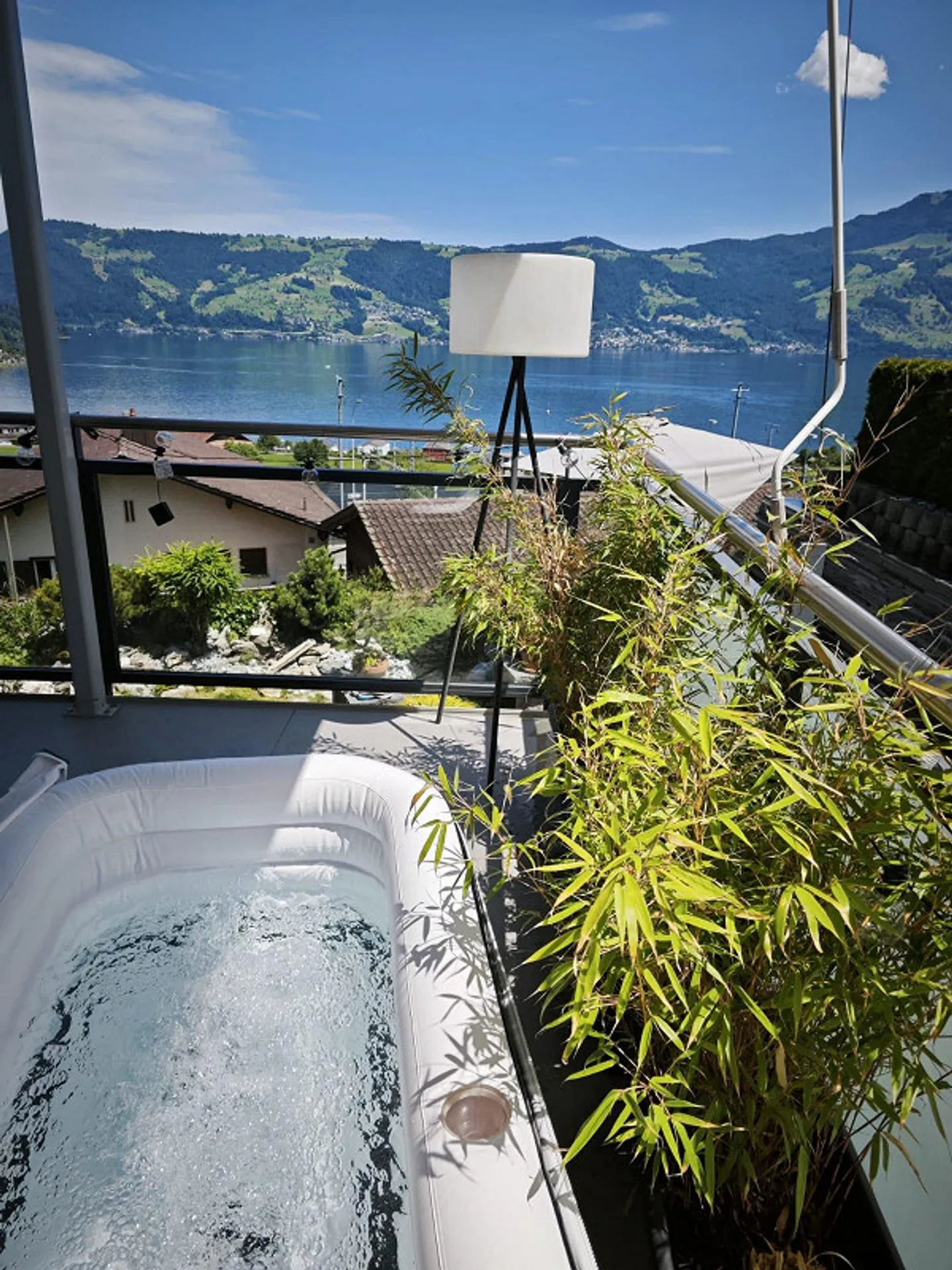 Dreamlike 4.5-Room Terrace Apartment with Lake and Rigi View - Photo 2 of 15