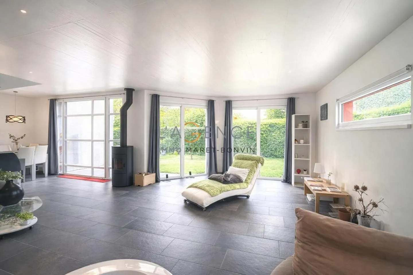 Individual villa with landscaped garden in a privileged neighborhood - Photo 1 of 6