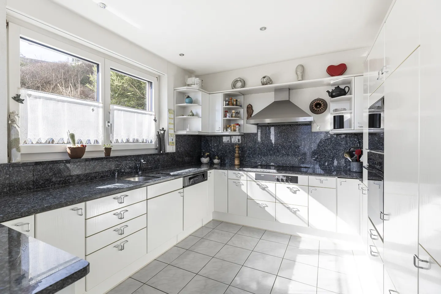 Sunny Family Paradise with Stunning Views - Photo 3 of 11