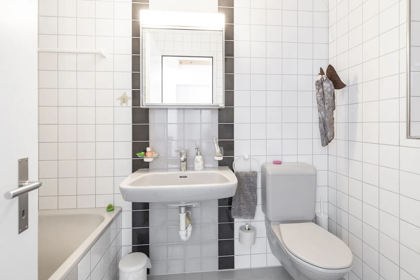 Sunny Family Paradise with Stunning Views - Photo 7 of 11