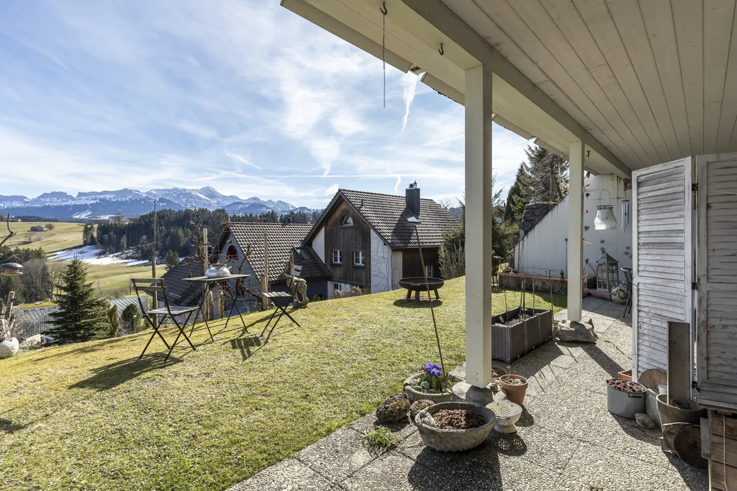 Sunny Family Paradise with Stunning Views - Photo 10 of 11