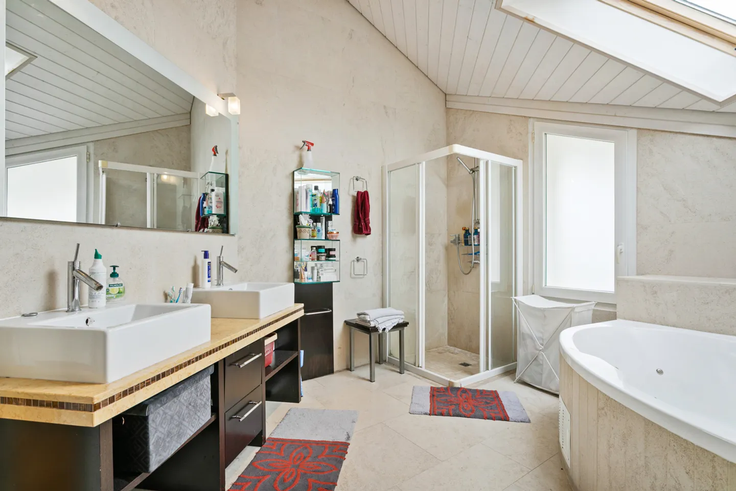 Villa locative divisée en deux logements à deux pas de l'ISL - Photo 6 sur 12