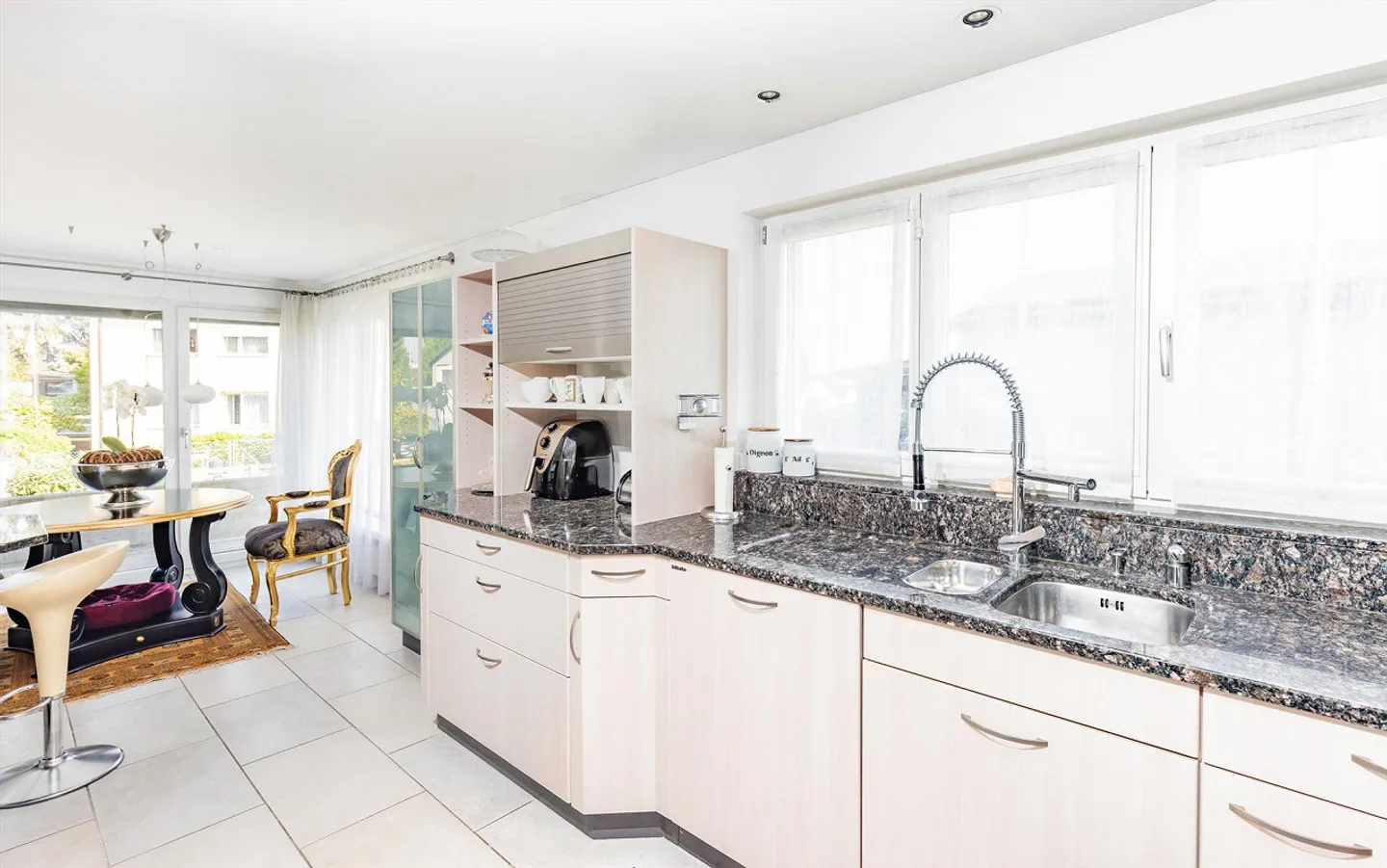 Charmantes Haus mit Privatgarten - Foto 8 von 19