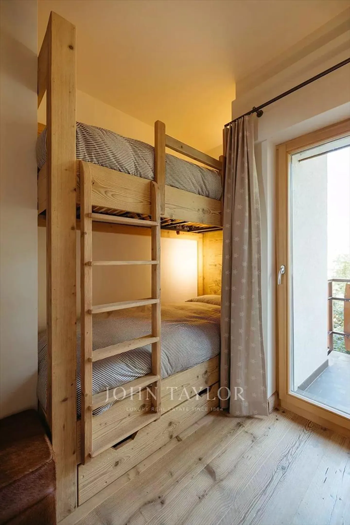3 Bedroom Apartment - Crans-Montana - Photo 13 of 13