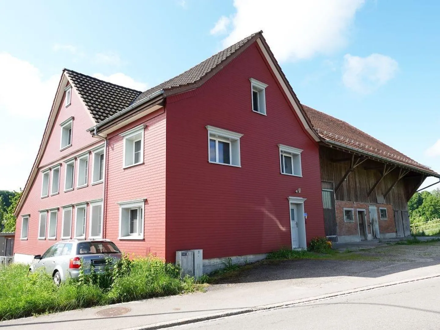 Residential building with barn - Photo 1 of 3