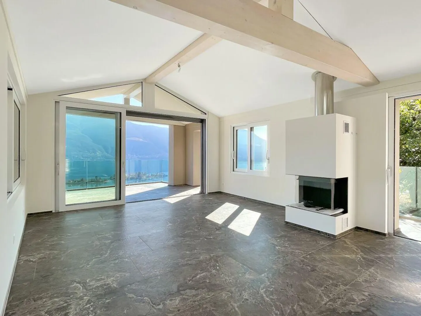 Ronco sopra Ascona - Modernes Tessiner-Haus - Foto 2 di 9
