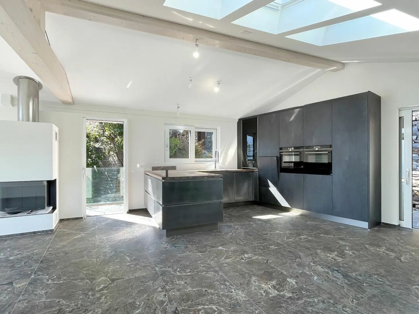 Ronco sopra Ascona - Modernes Tessiner-Haus - Foto 3 di 9