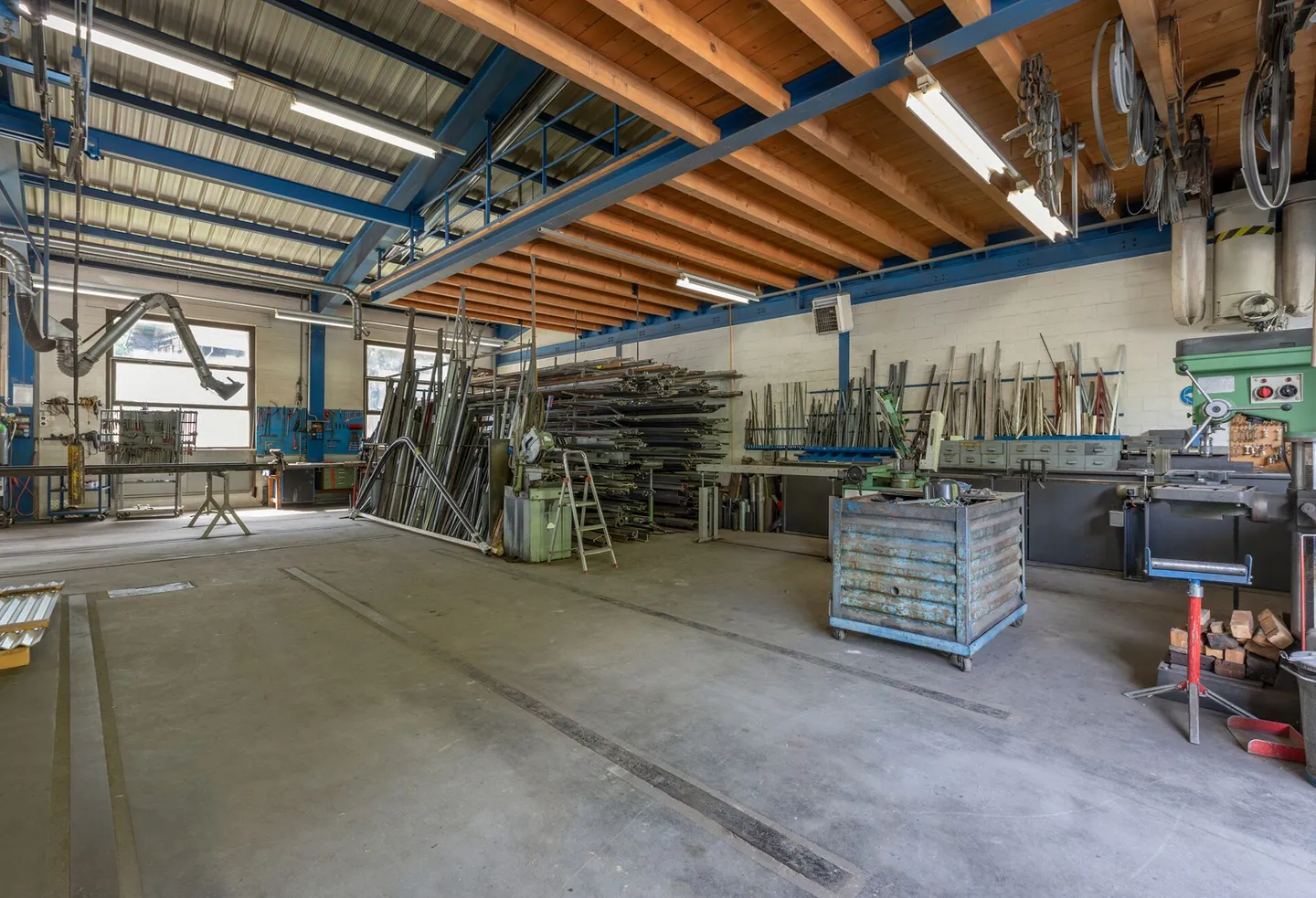 Gewerbegebäude - Foto 3 von 6