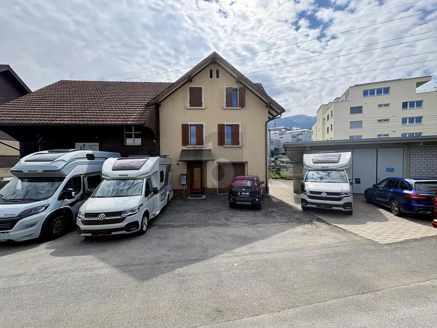 EXCLUSIF, ENSOLEILLÉ ET AVEC PROPRIÉTÉ EXISTANTE - Photo 2 sur 6