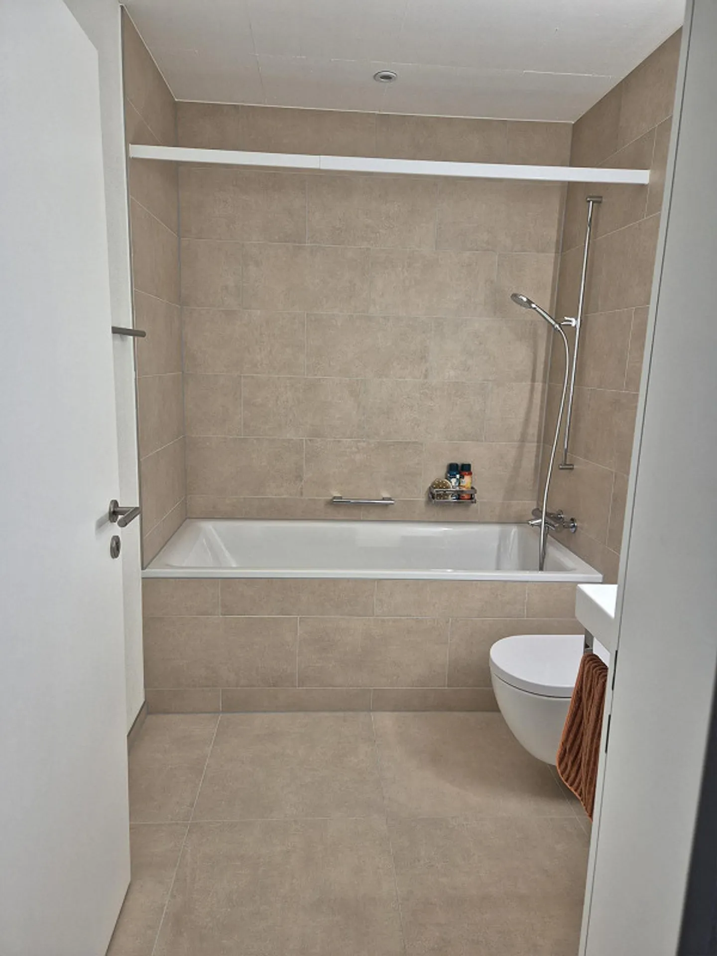 Sous-locataire pour mon nouvel appartement à Boll - Photo 2 sur 12