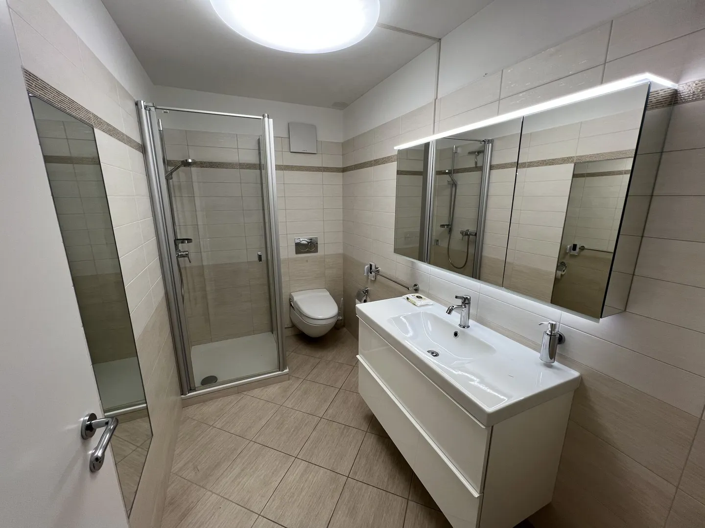 Appartamento di 5,5 stanze con piscina e vista mozzafiato - Foto 14 di 19