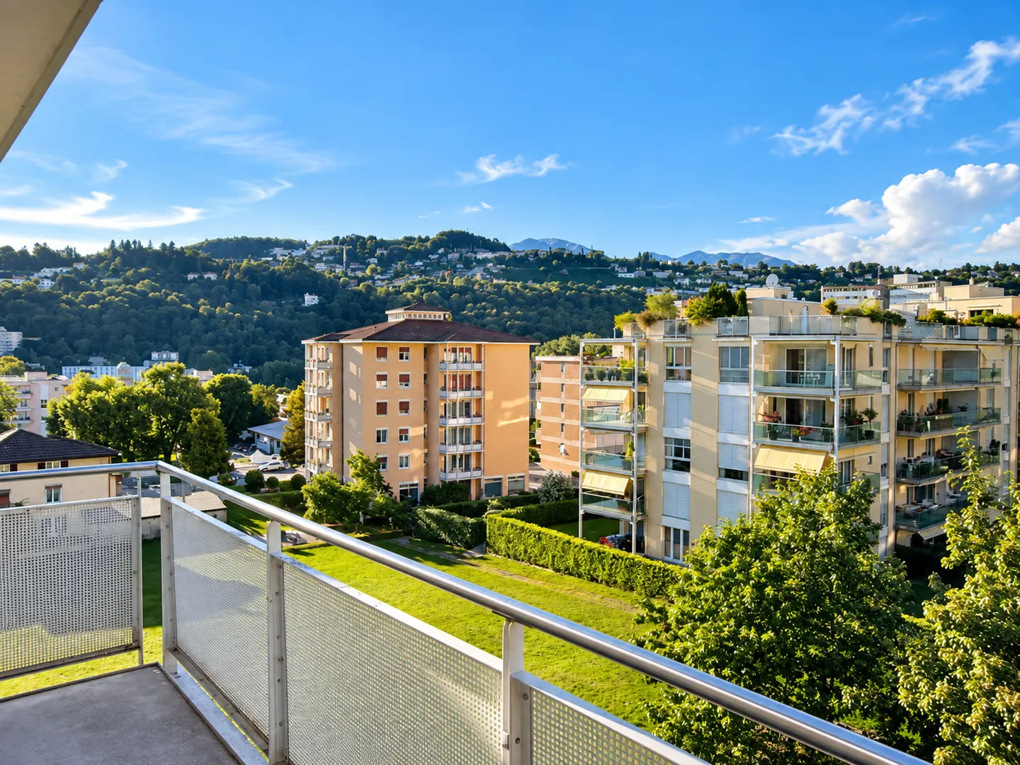 3 Zimmer mit großer Terrasse, Schwimmbad, Fitnessraum und Wellnessbereich - Foto 4 von 13