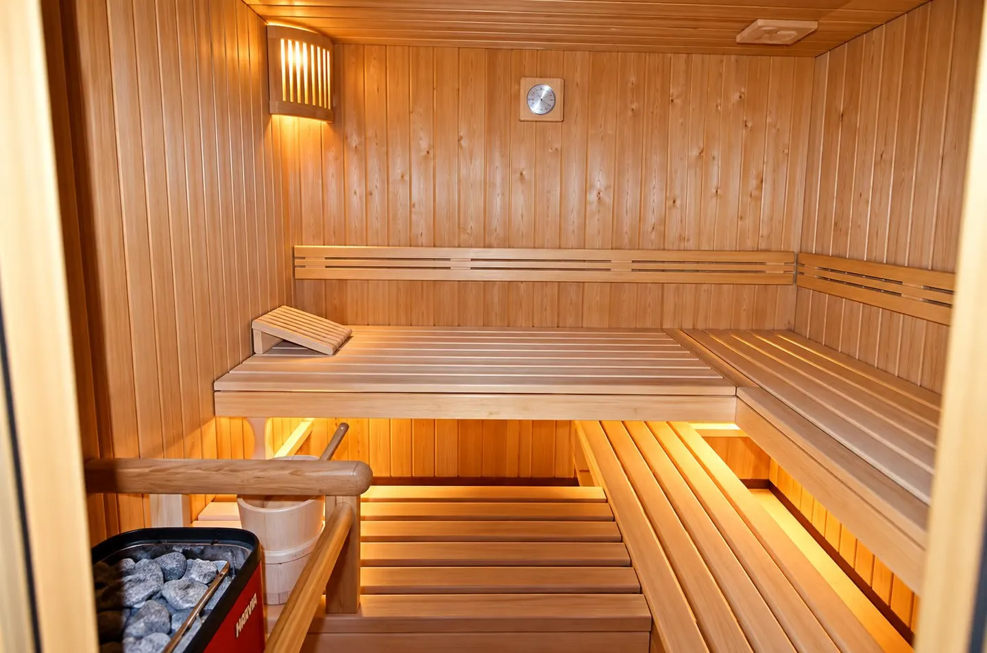 3 Zimmer mit großer Terrasse, Schwimmbad, Fitnessraum und Wellnessbereich - Foto 7 von 13