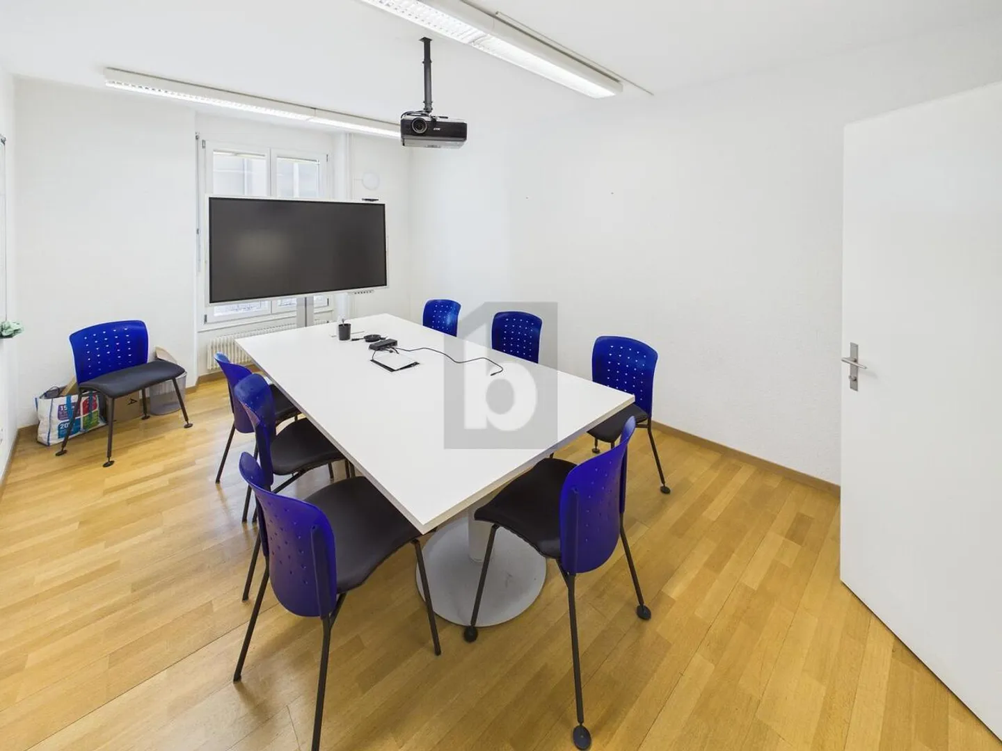 CENTRAL, PRACTICAL AND SPACIOUS - Photo 2 of 6