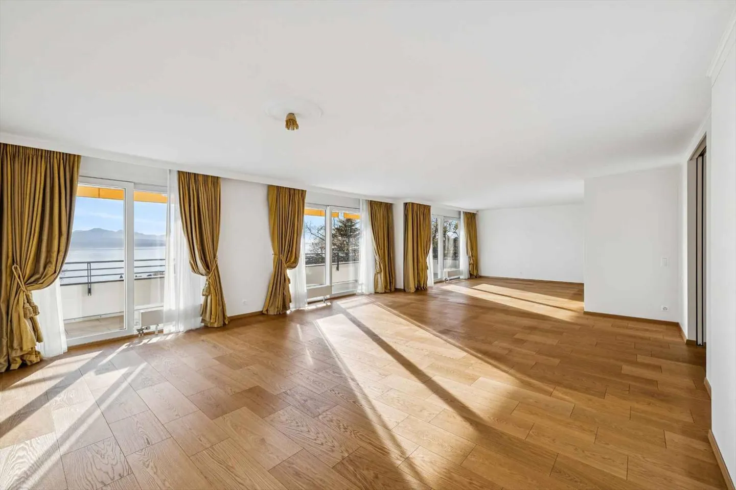 Außergewöhnliches Penthouse mit herrlichem Blick auf den See - Foto 2 von 13