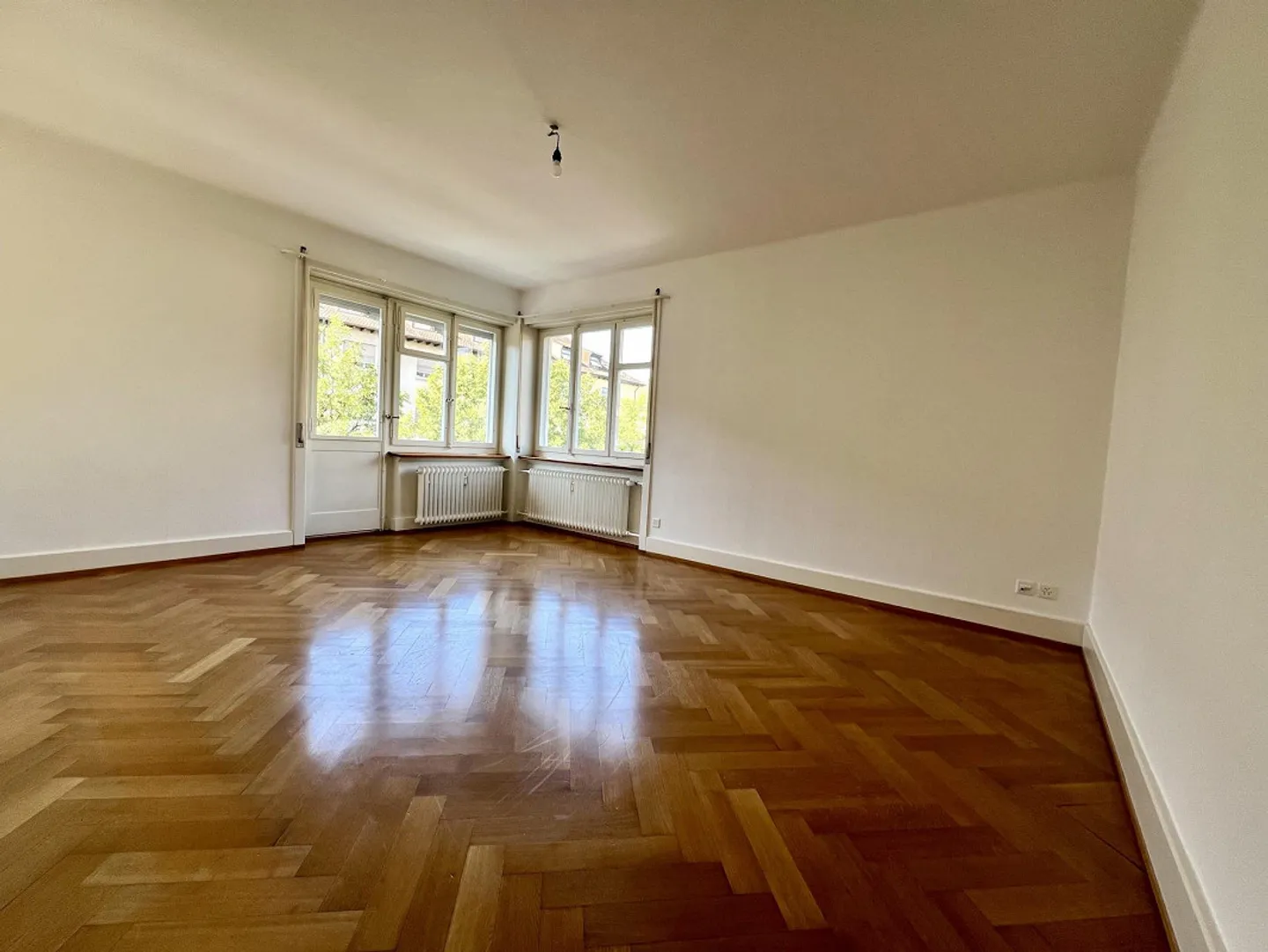 Modern Old Building Apartment with 2 Balconies - Photo 3 of 7