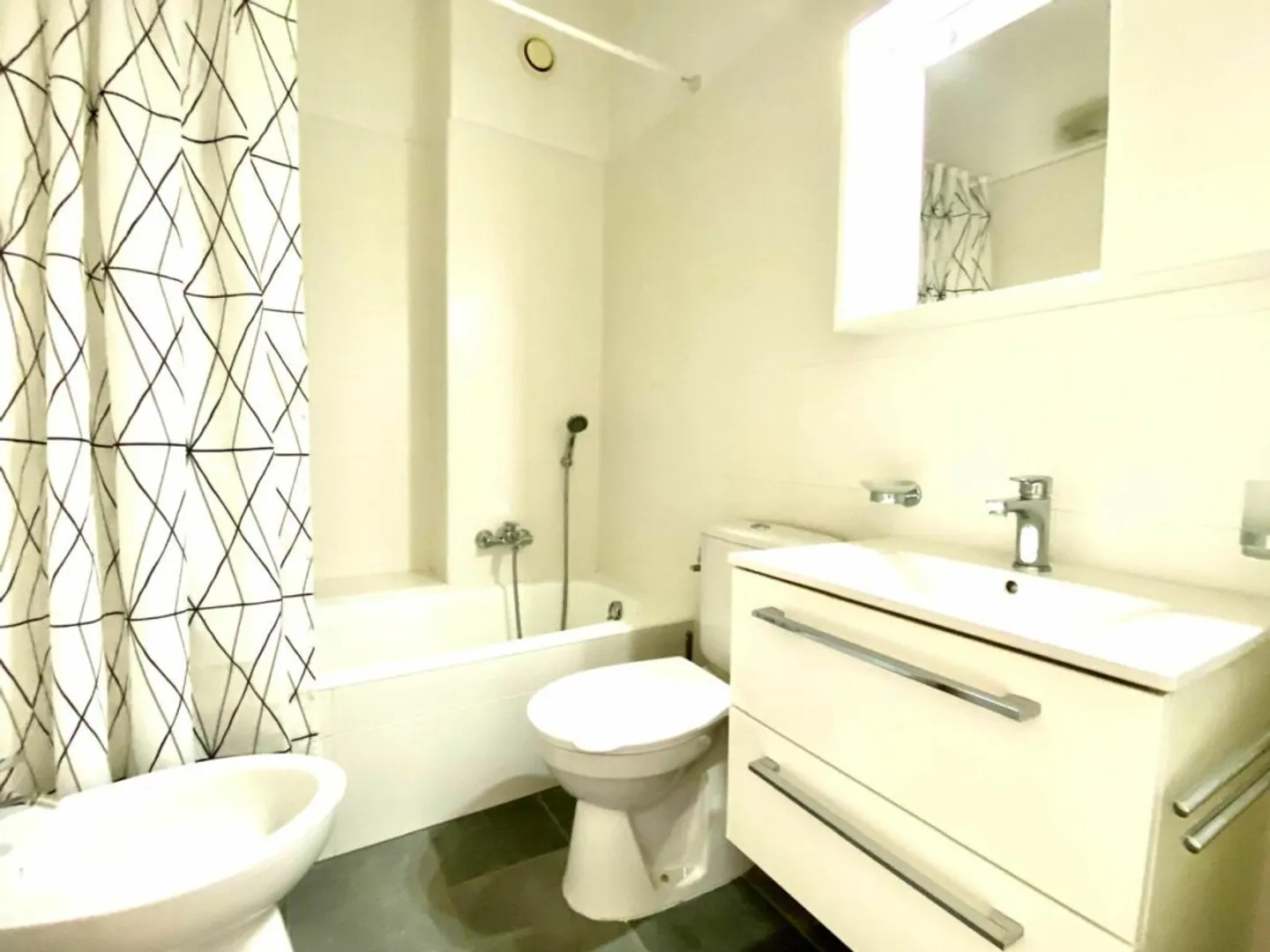 appartement moderne et calme de 2,5 pièces - Vacallo - Photo 9 sur 14