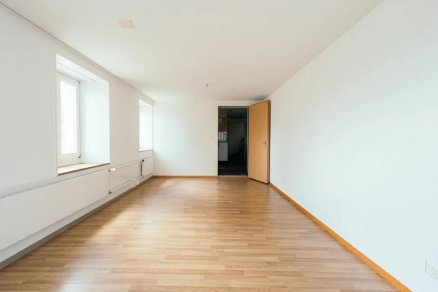 «HELL INMITTEN VOM GESCHEHEN» - Foto 3 von 4