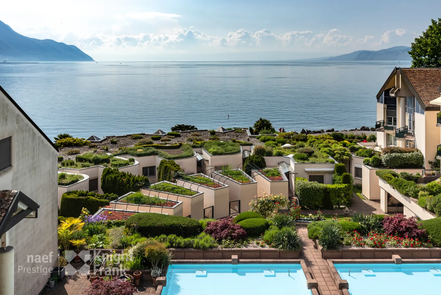 Apartment with 5.5 rooms in the attic directly by the water for sale in Villeneuve - Photo 1 of 9