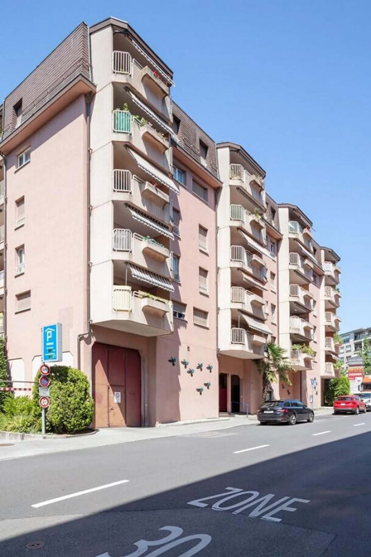 Vicino al lago e ai mezzi pubblici - Foto 1 di 1