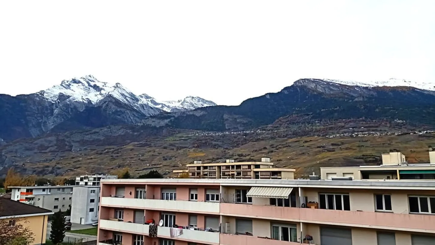 Bel appartement rafraîchi, calme, proche  de la gare avec place de parc - Foto 11 di 13