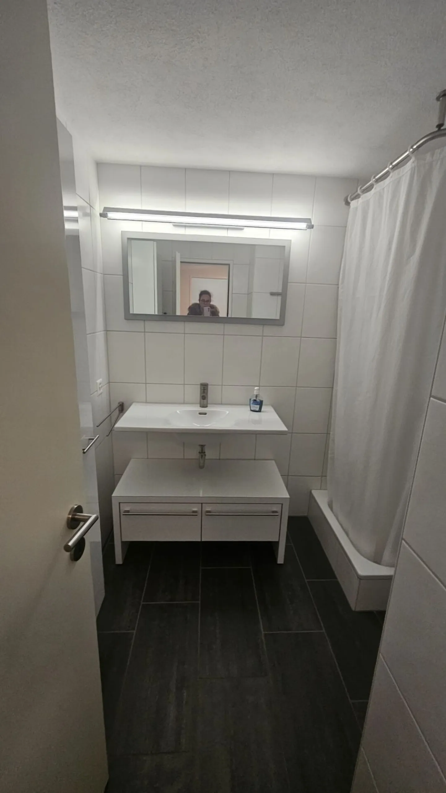 Everest sunny 2.5 room penthouse apartment for long-term rent (no seasonal rental) - Photo 4 of 12