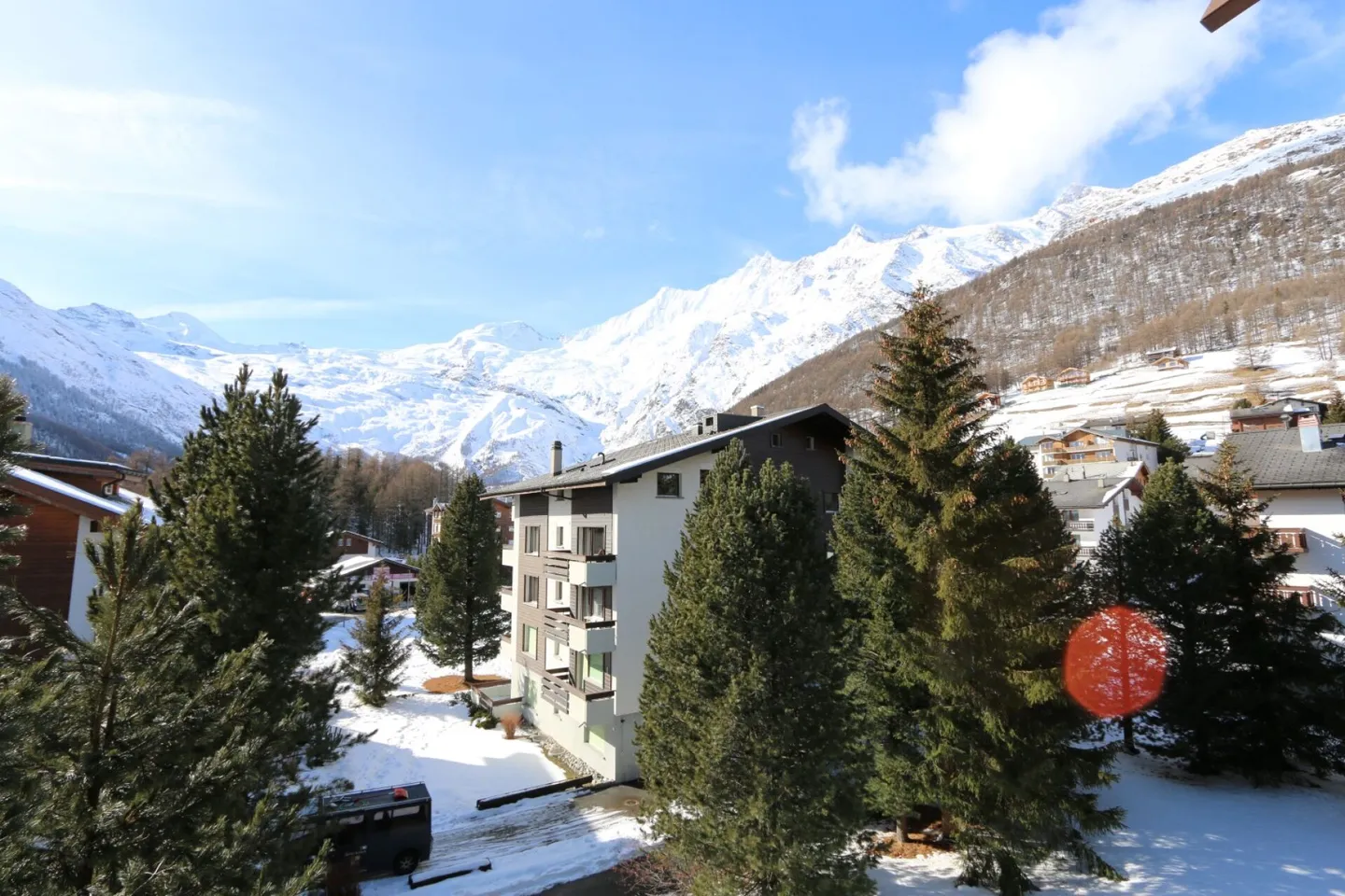 Everest sunny 2.5 room penthouse apartment for long-term rent (no seasonal rental) - Photo 11 of 12