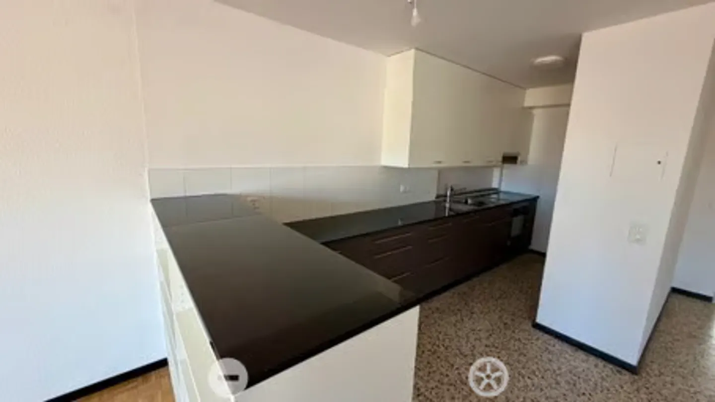 Extraordinary 4.5-room apartment with various balconies and elevator in Biel - Photo 7 of 19