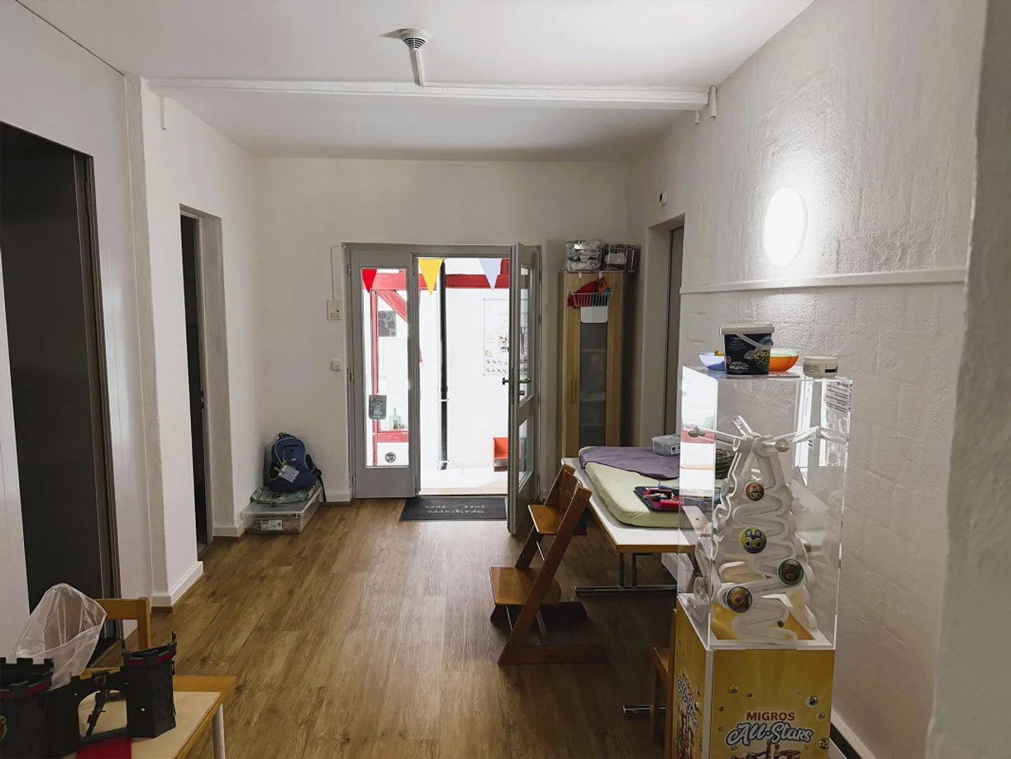 Maison résidentielle spacieuse avec 2-3 appartements et potentiel d'aménagement dans le centre-ville - Photo 3 sur 18