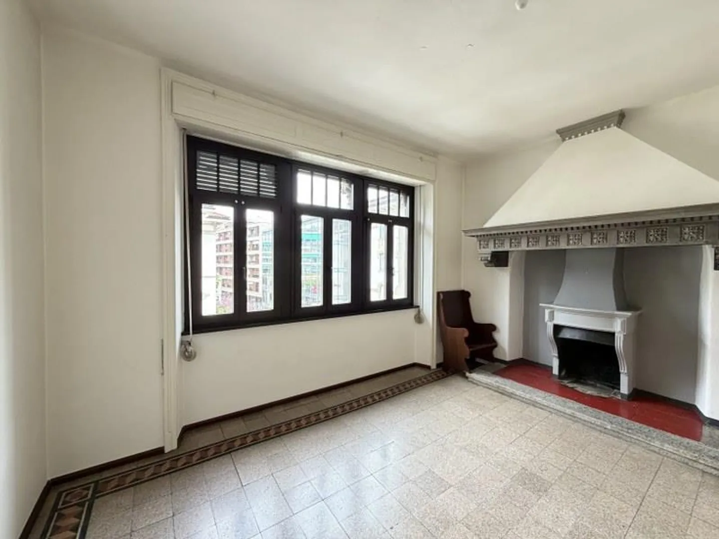 5.5-ZIMMER-WOHNUNG IN ELEGANTER VILLA AUS DER EPOCHE, IM STADTZENTRUM - Foto 1 von 13