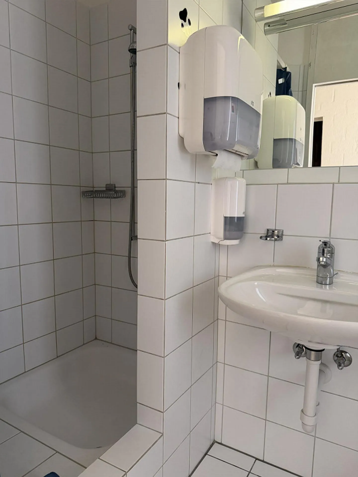 Maison résidentielle spacieuse avec 2-3 appartements et potentiel d'aménagement dans le centre-ville - Photo 9 sur 18