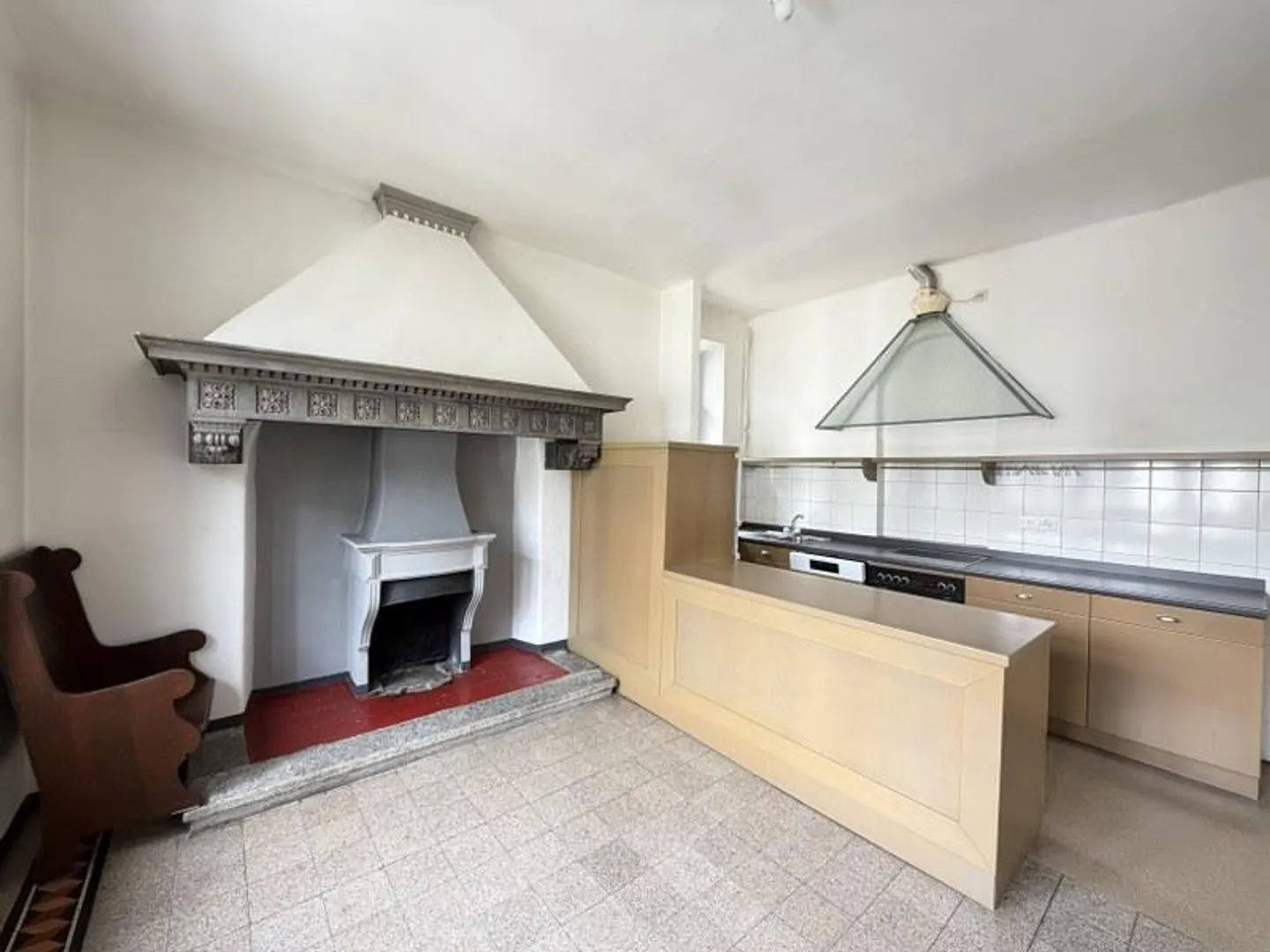 5.5-ZIMMER-WOHNUNG IN ELEGANTER VILLA AUS DER EPOCHE, IM STADTZENTRUM - Foto 3 von 13
