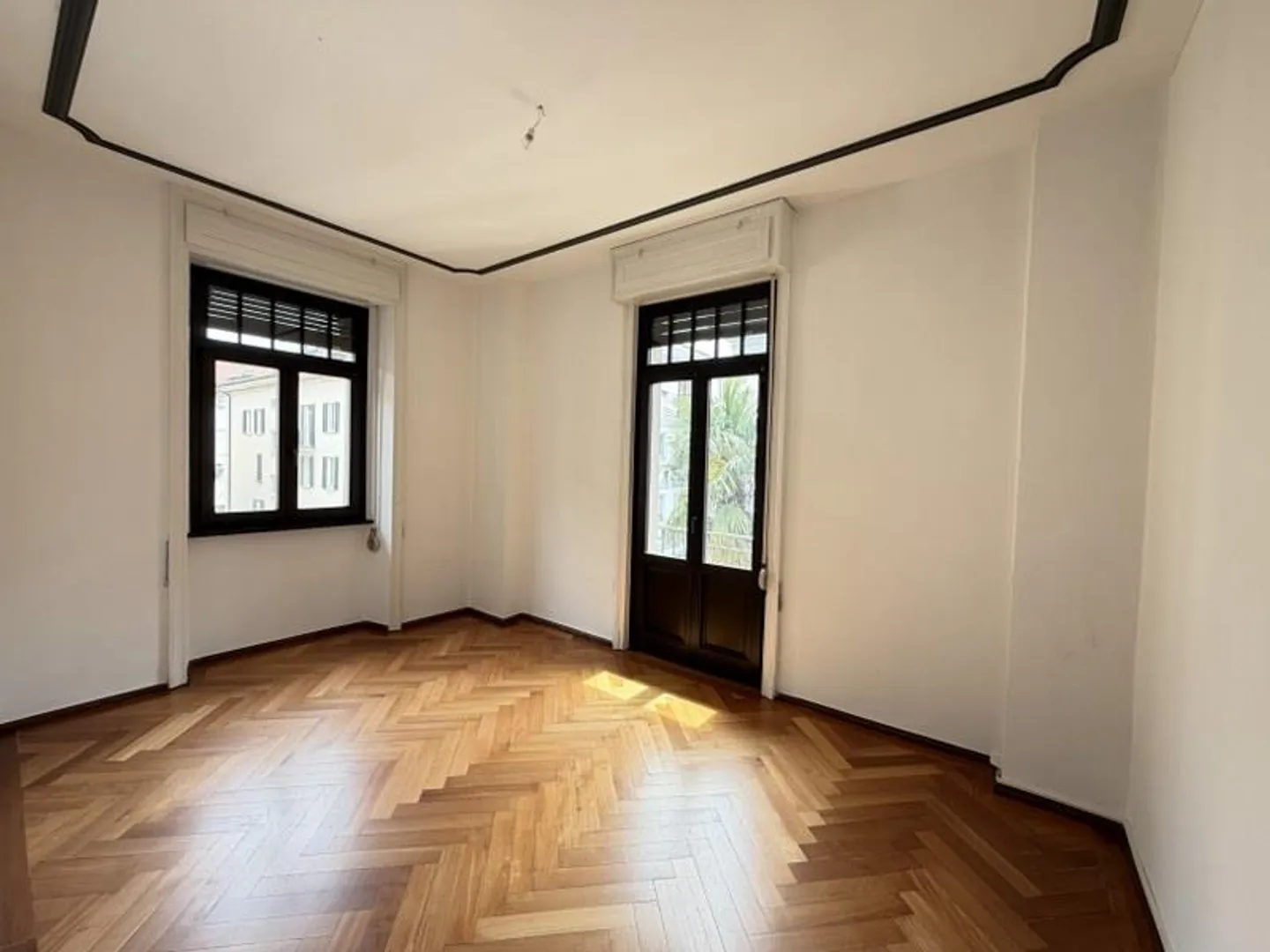 5.5-ZIMMER-WOHNUNG IN ELEGANTER VILLA AUS DER EPOCHE, IM STADTZENTRUM - Foto 4 von 13