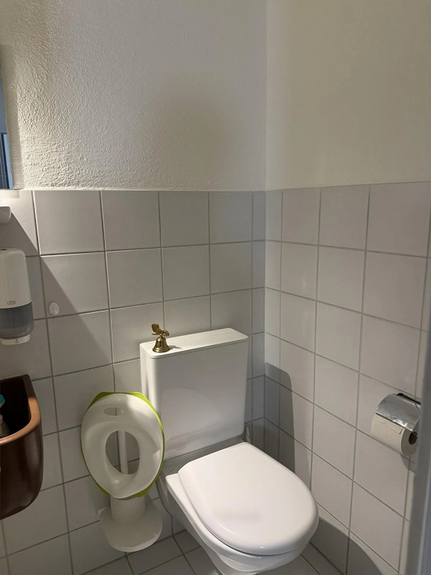 Maison résidentielle spacieuse avec 2-3 appartements et potentiel d'aménagement dans le centre-ville - Photo 6 sur 18