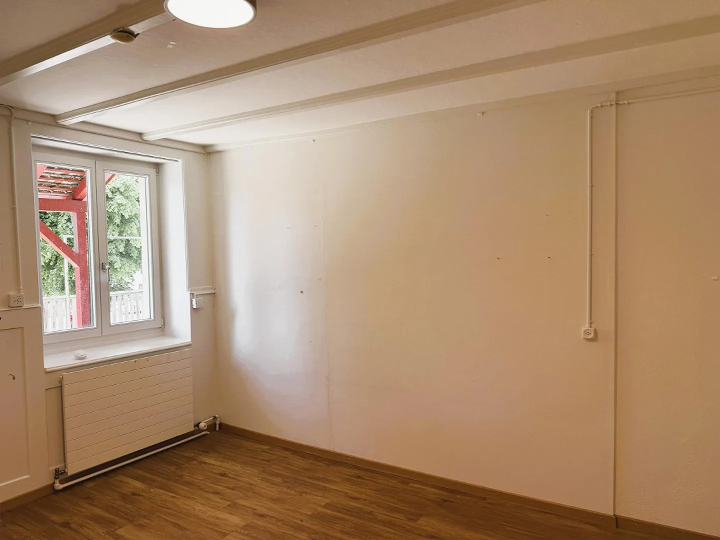 Maison résidentielle spacieuse avec 2-3 appartements et potentiel d'aménagement dans le centre-ville - Photo 10 sur 18