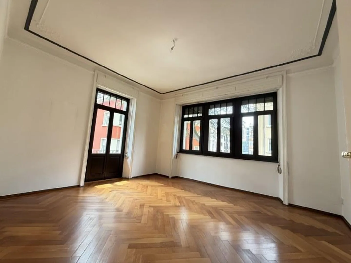 5.5-ZIMMER-WOHNUNG IN ELEGANTER VILLA AUS DER EPOCHE, IM STADTZENTRUM - Foto 7 von 13