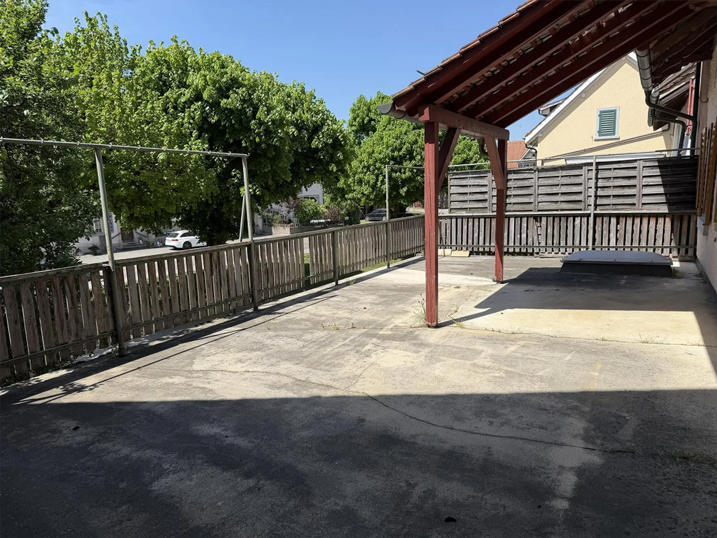 Maison résidentielle spacieuse avec 2-3 appartements et potentiel d'aménagement dans le centre-ville - Photo 15 sur 18