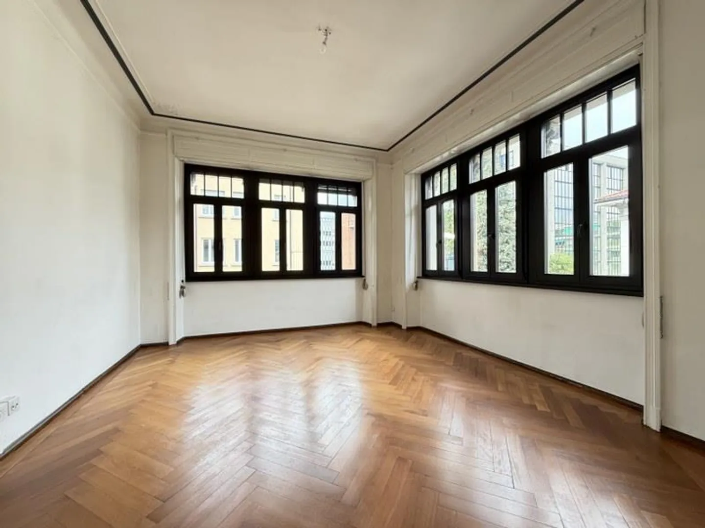 5.5-ZIMMER-WOHNUNG IN ELEGANTER VILLA AUS DER EPOCHE, IM STADTZENTRUM - Foto 9 von 13