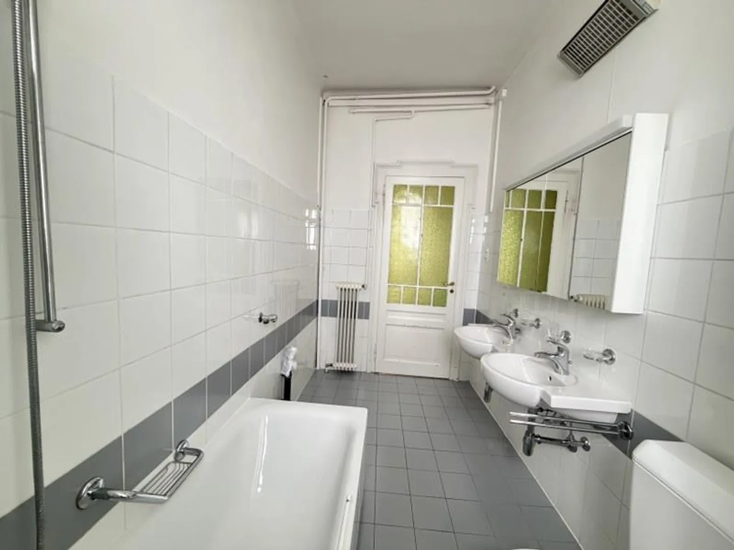 5.5-ZIMMER-WOHNUNG IN ELEGANTER VILLA AUS DER EPOCHE, IM STADTZENTRUM - Foto 13 von 13