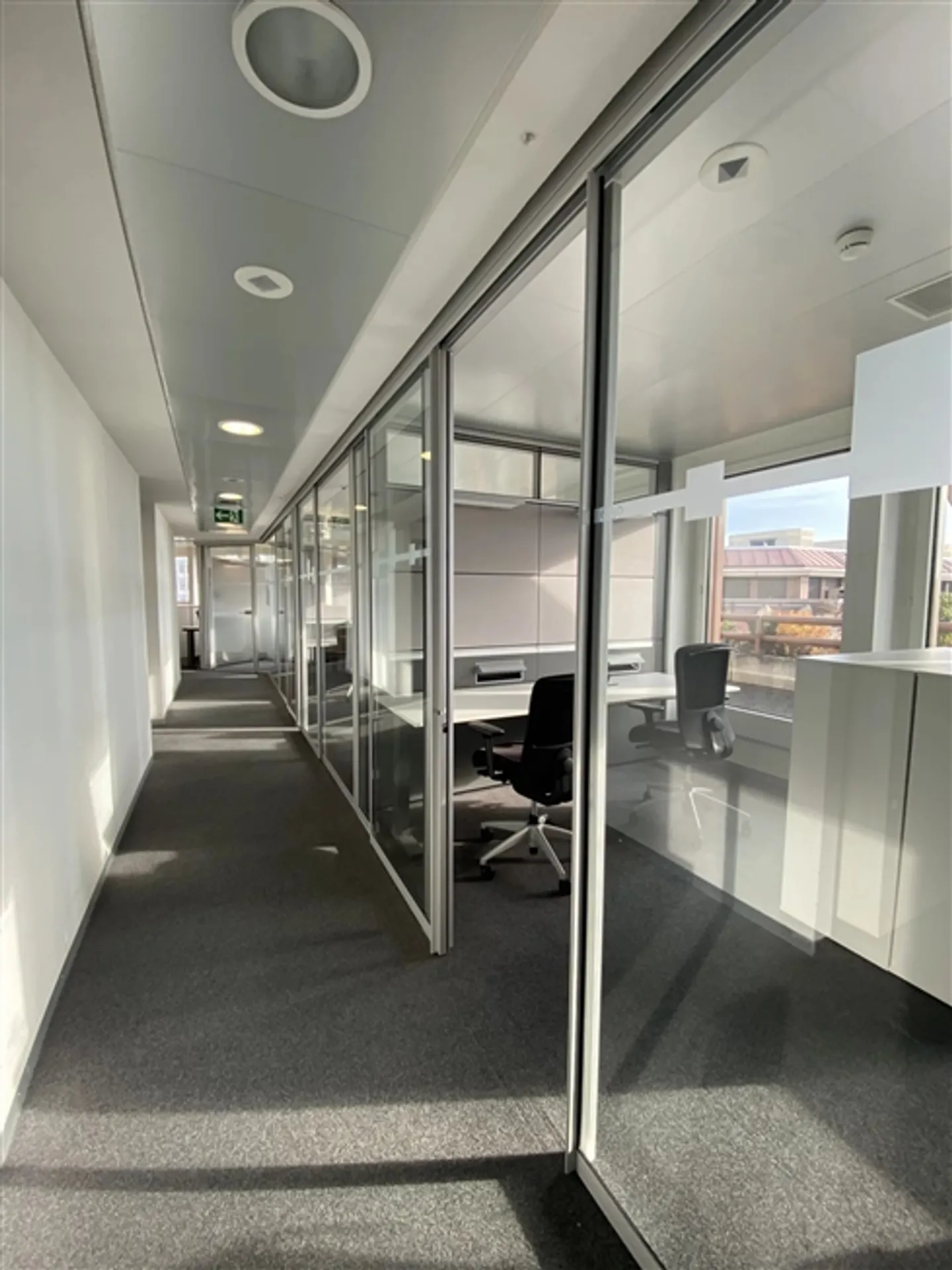 Espaces administratifs entièrement équipés aux Nations - Photo 3 sur 5