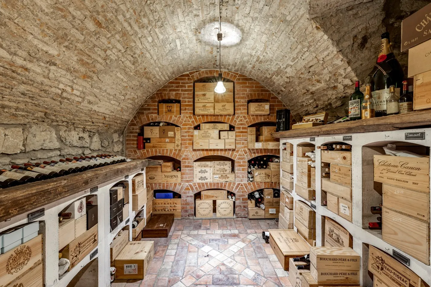 Sublime proprietà padronale a piedi nell'acqua con spiaggia privata e garage per barche - Foto 13 di 13