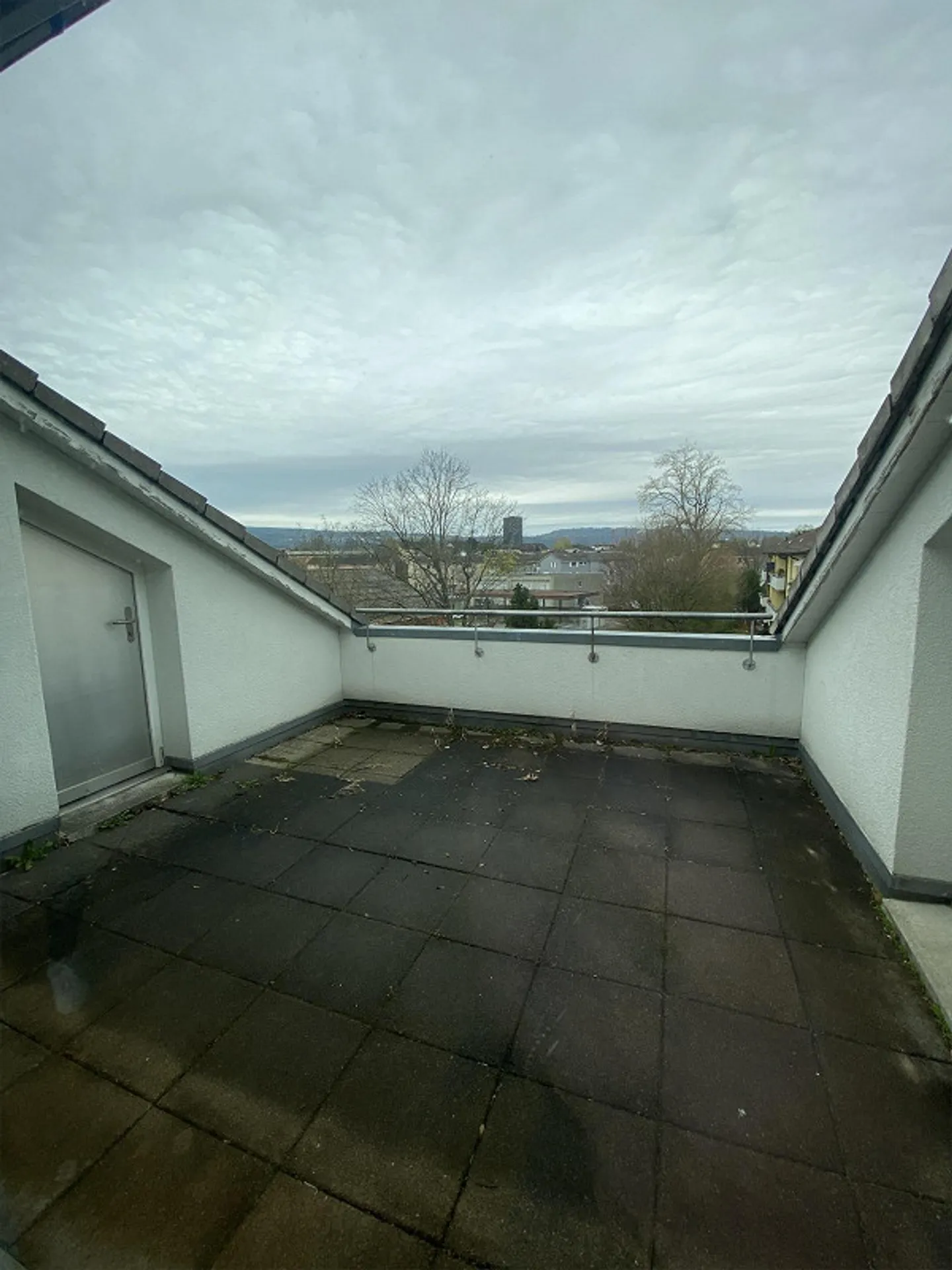 Your home for comfort - with a view over the rooftops - Photo 10 of 10