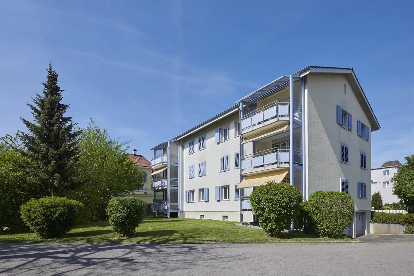 Central and Quiet 4.5-Room Apartment on the 1st Floor - Photo 3 of 10